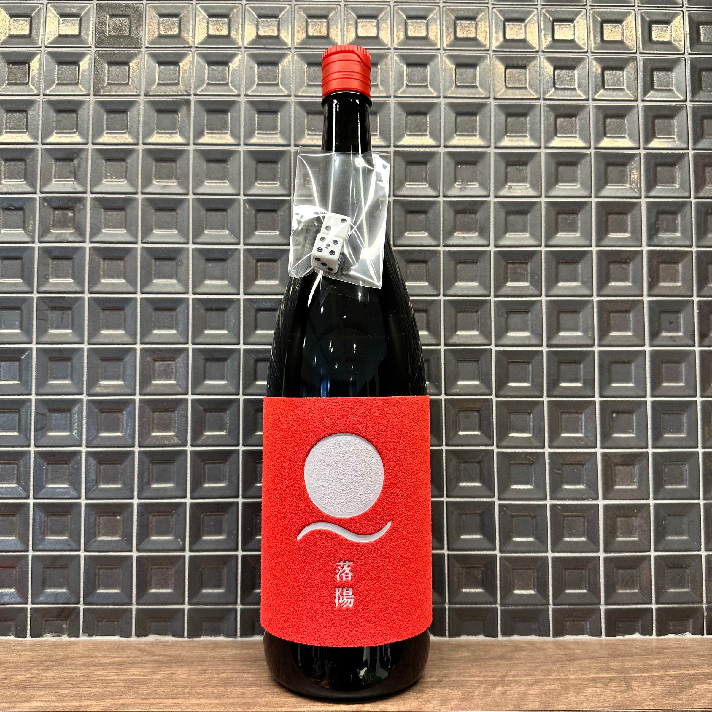 芋焼酎 落陽 Alc27% 1800ml | 酒のこばやしオンラインショップ